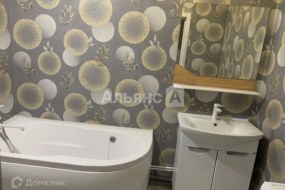 Продаётся 3-комнатная квартира, 42.4 м²