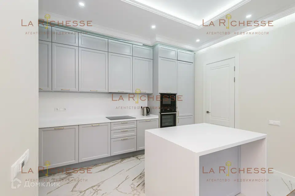 Продаётся 4-комнатная квартира, 145 м²