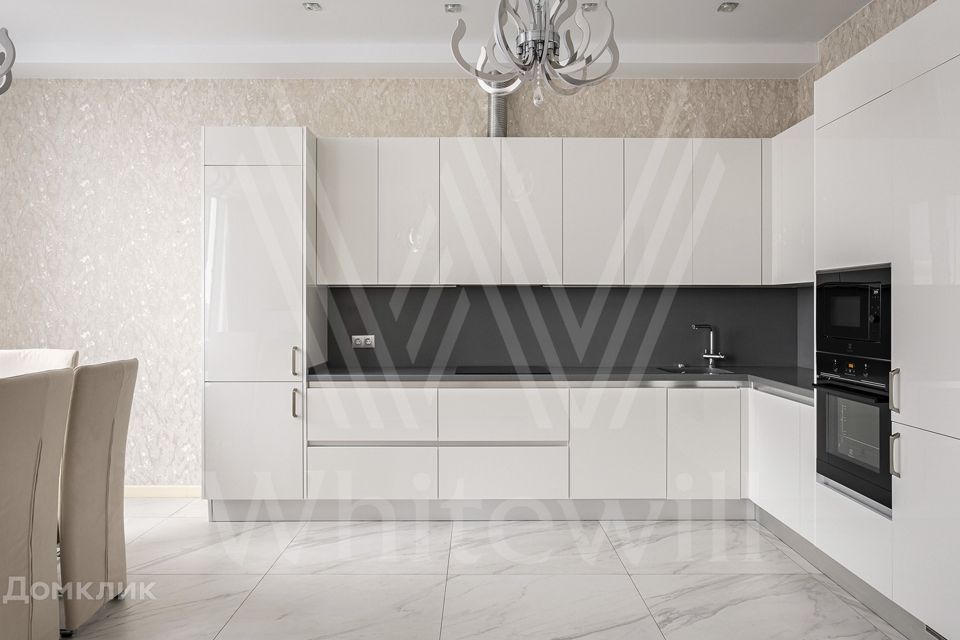 Продаётся 3-комнатная квартира, 140.1 м²
