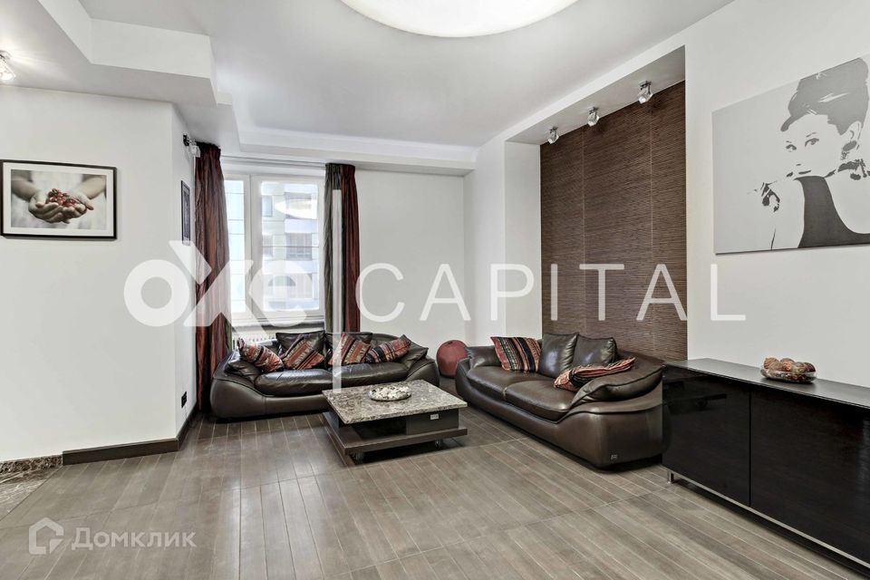 Продаётся 3-комнатная квартира, 145 м²