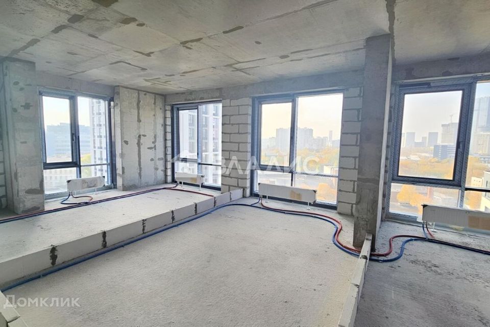 Продаётся 3-комнатная квартира, 128.4 м²