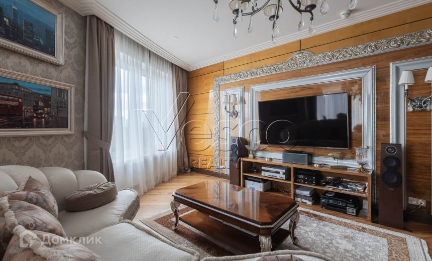 Продаётся 4-комнатная квартира, 175.6 м²