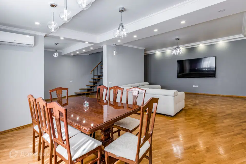 Продаётся 5-комнатная квартира, 255 м²
