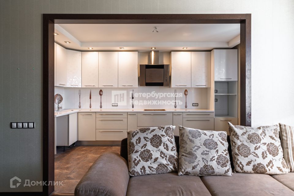 Продаётся 3-комнатная квартира, 111.9 м²
