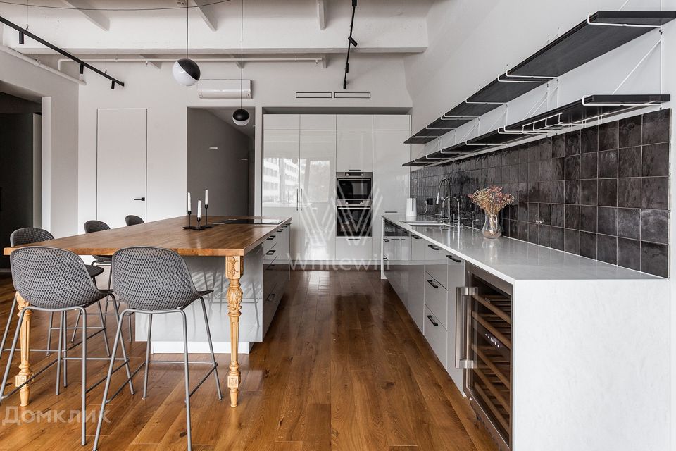 Сдаётся 4-комнатная квартира, 159 м²