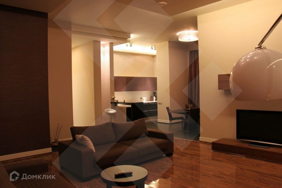 Продаётся 4-комнатная квартира, 236 м²