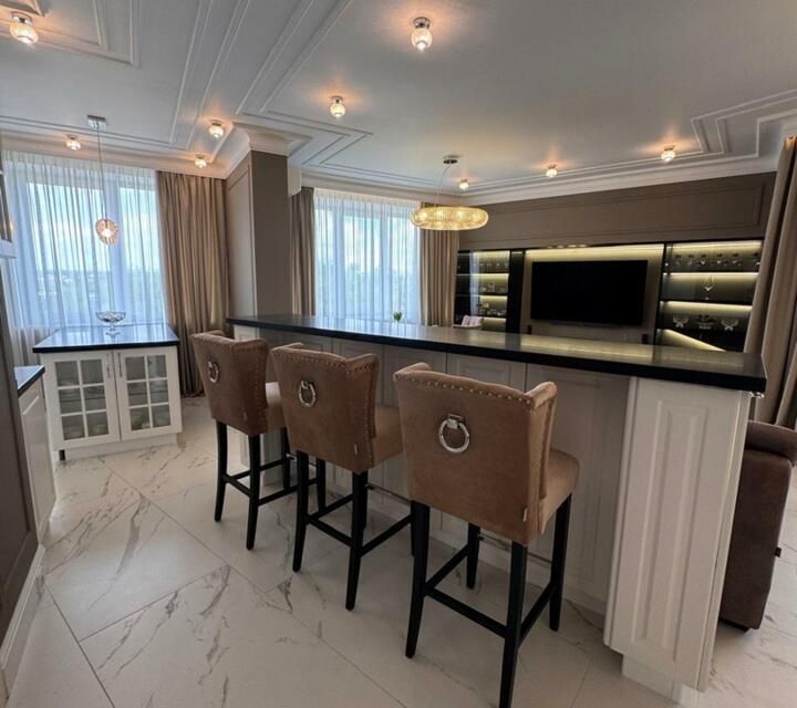 Продаётся 3-комнатная квартира, 105 м²