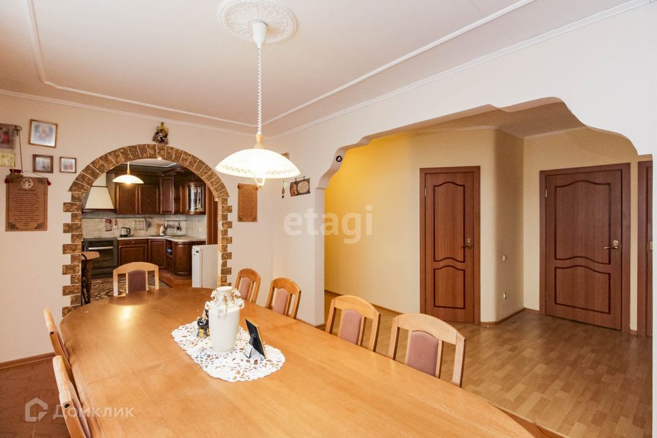 Продаётся 3-комнатная квартира, 117.6 м²