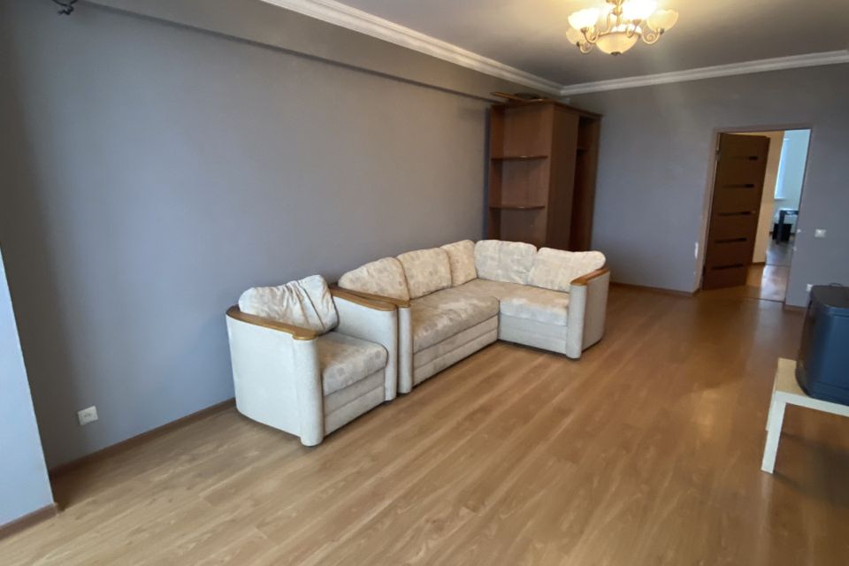 Продаётся 3-комнатная квартира, 108 м²