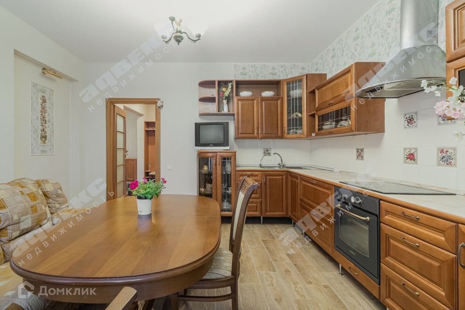 Продаётся 2-комнатная квартира, 114 м²