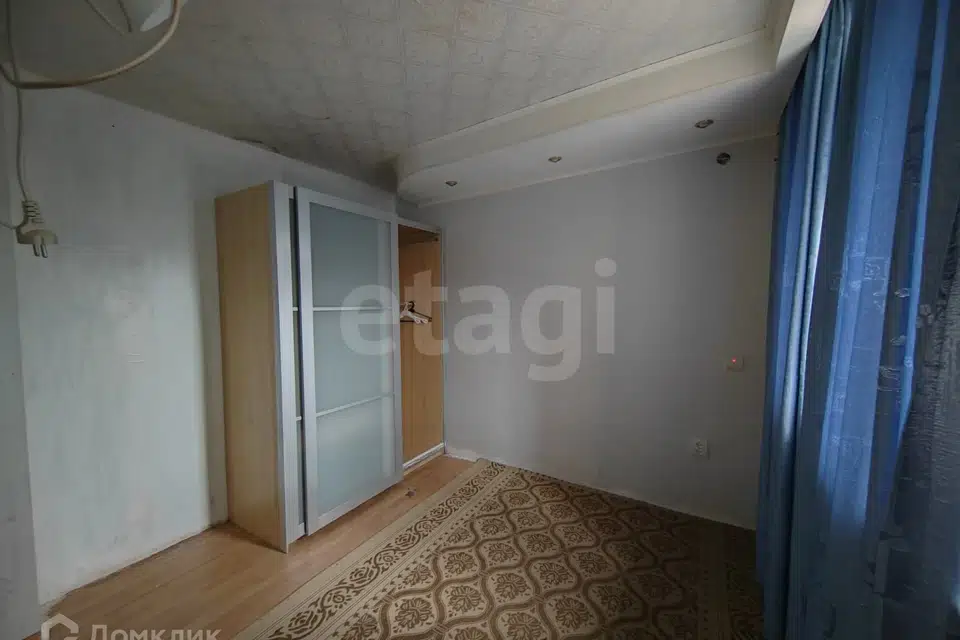 Продаётся 4-комнатная квартира, 50 м²
