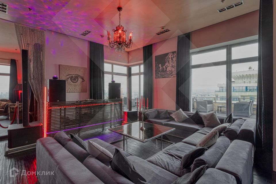 Сдаётся 3-комнатная квартира, 290 м²