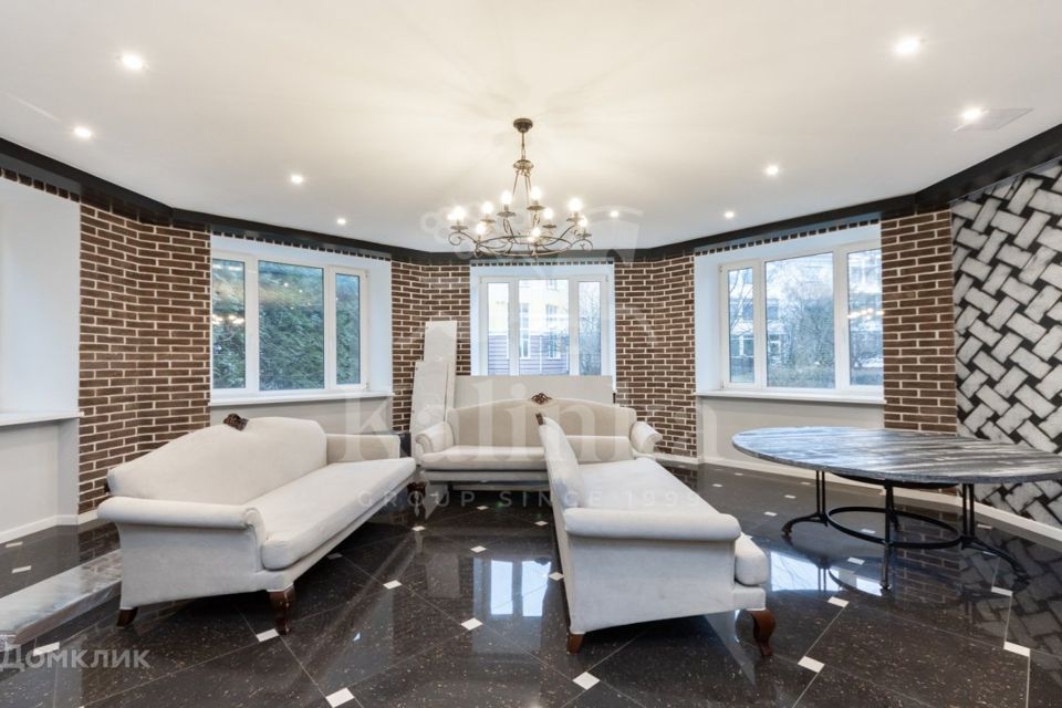Продаётся 6-комнатная квартира, 370 м²