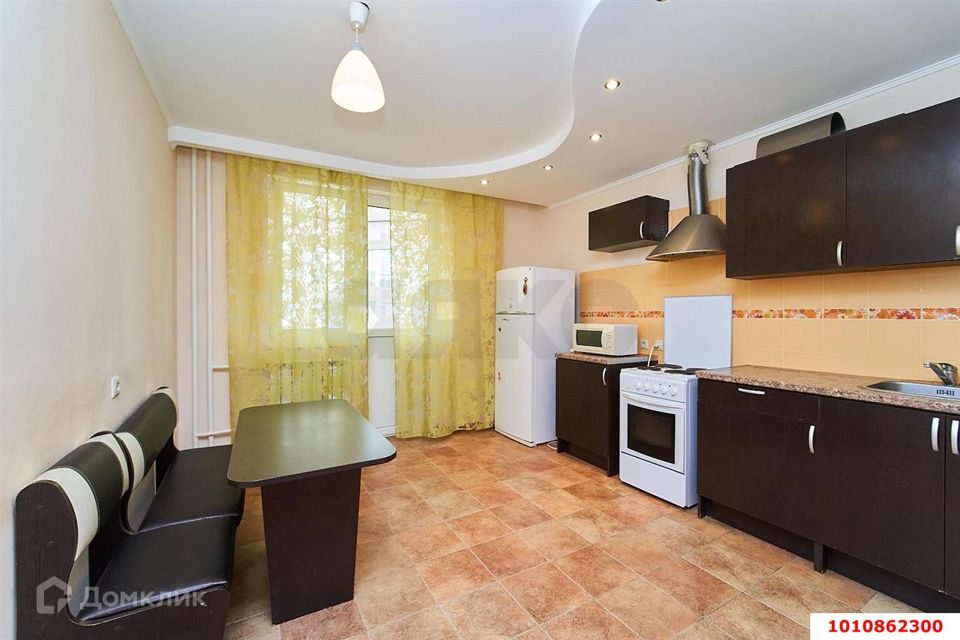 Продаётся 1-комнатная квартира, 56 м²