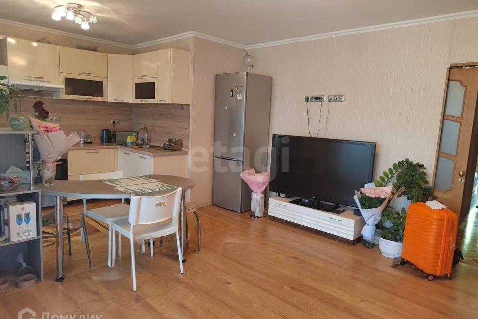 Сдаётся 2-комнатная квартира, 76.5 м²