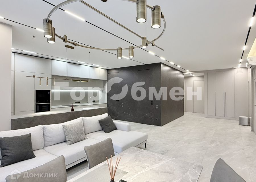 Продаётся 4-комнатная квартира, 142.6 м²