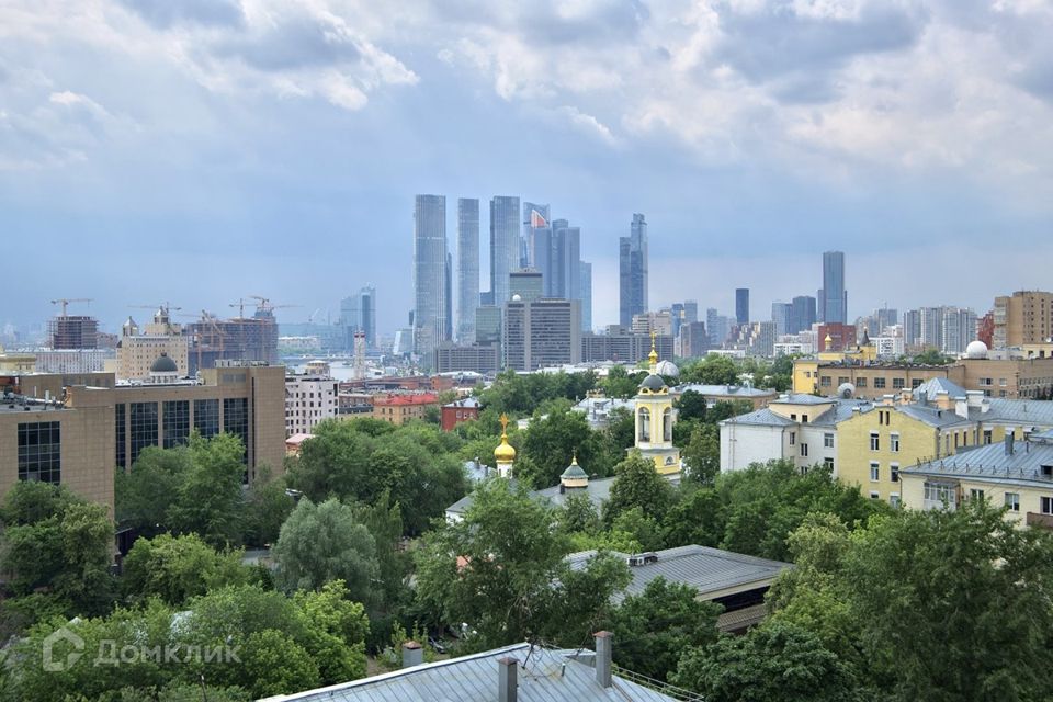Продаётся 5-комнатная квартира, 180 м²