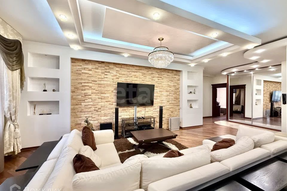 Продаётся 3-комнатная квартира, 106 м²