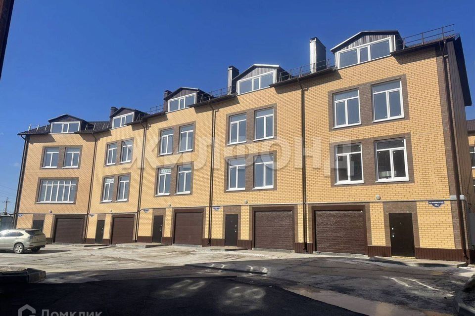 Продаётся 4-комнатная квартира, 166 м²