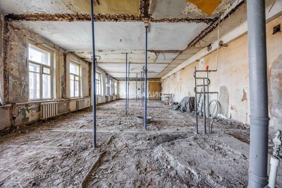 Продаётся 4-комнатная квартира, 142 м²