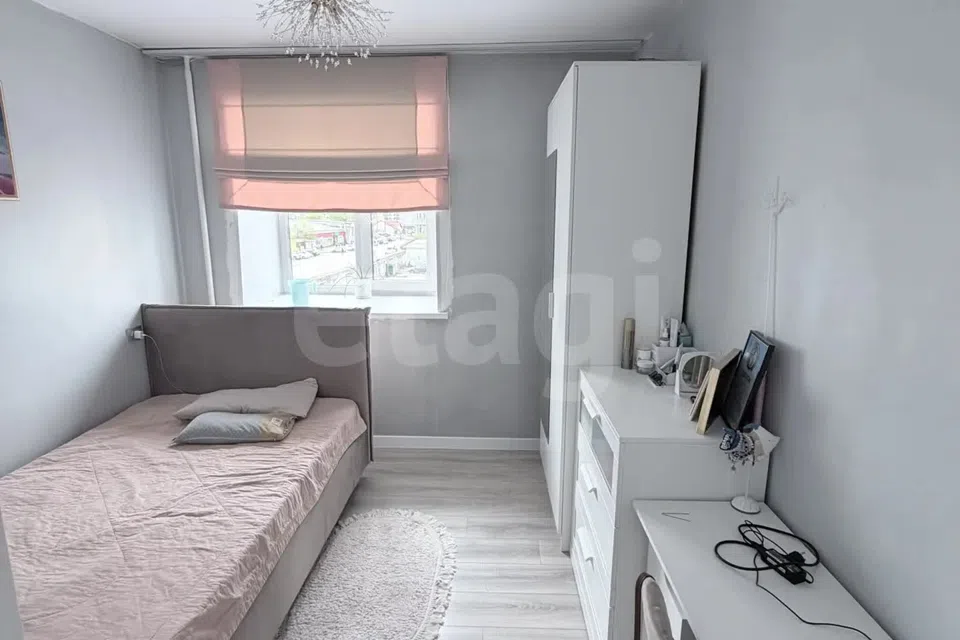 Продаётся 4-комнатная квартира, 65.7 м²