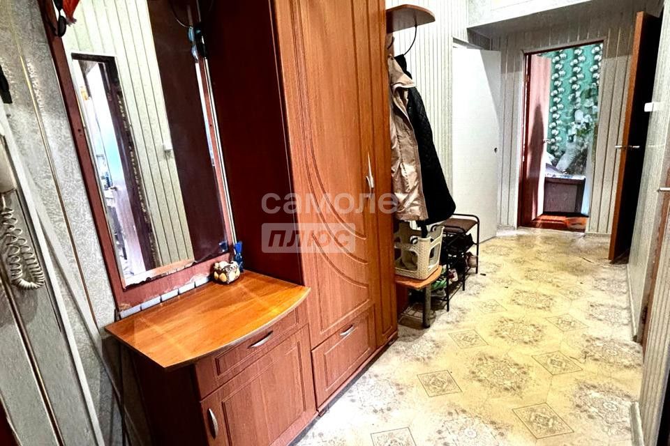 Продаётся 4-комнатная квартира, 70.7 м²