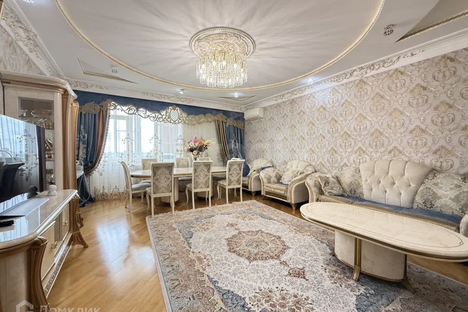 Продаётся 3-комнатная квартира, 131.9 м²