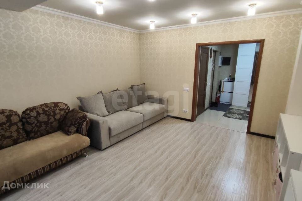 Продаётся 2-комнатная квартира, 60.8 м²