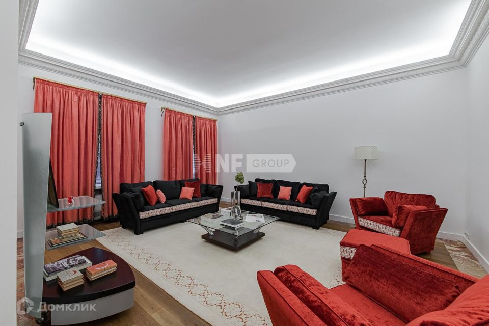 Продаётся 4-комнатная квартира, 182.5 м²