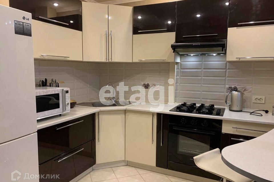 Продаётся 1-комнатная квартира, 53.9 м²