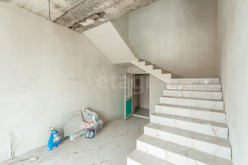 Продаётся 3-этажный дом, 569 м²