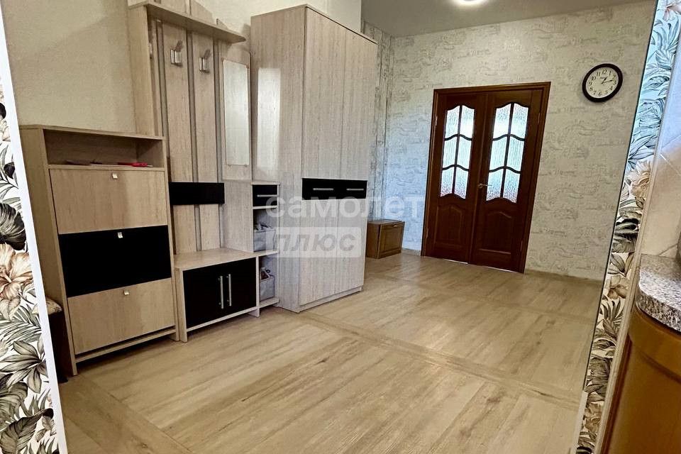 Продаётся 4-комнатная квартира, 105 м²