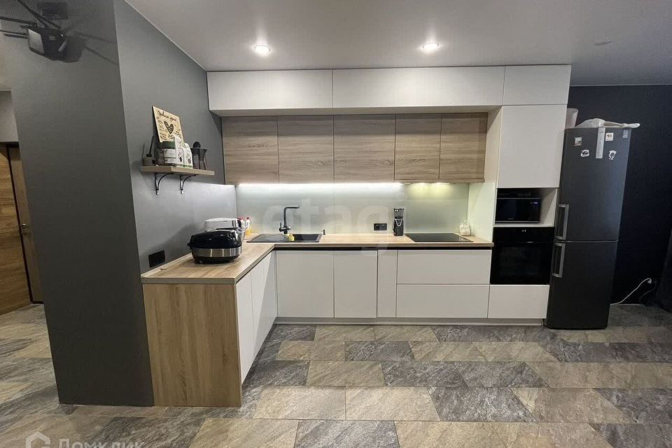 Продаётся 3-комнатная квартира, 111 м²
