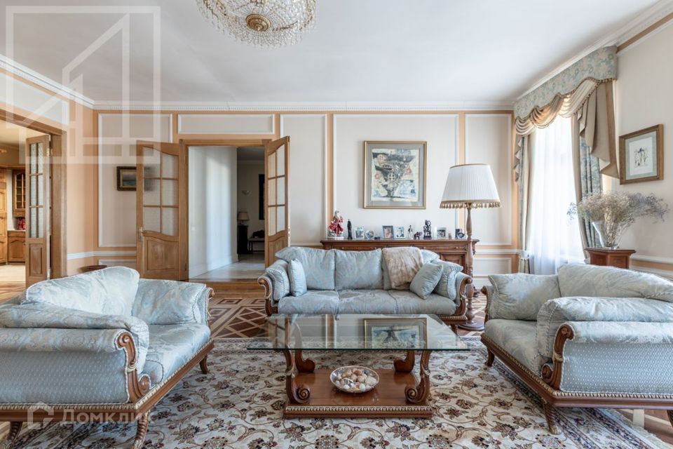 Сдаётся 4-комнатная квартира, 160 м²