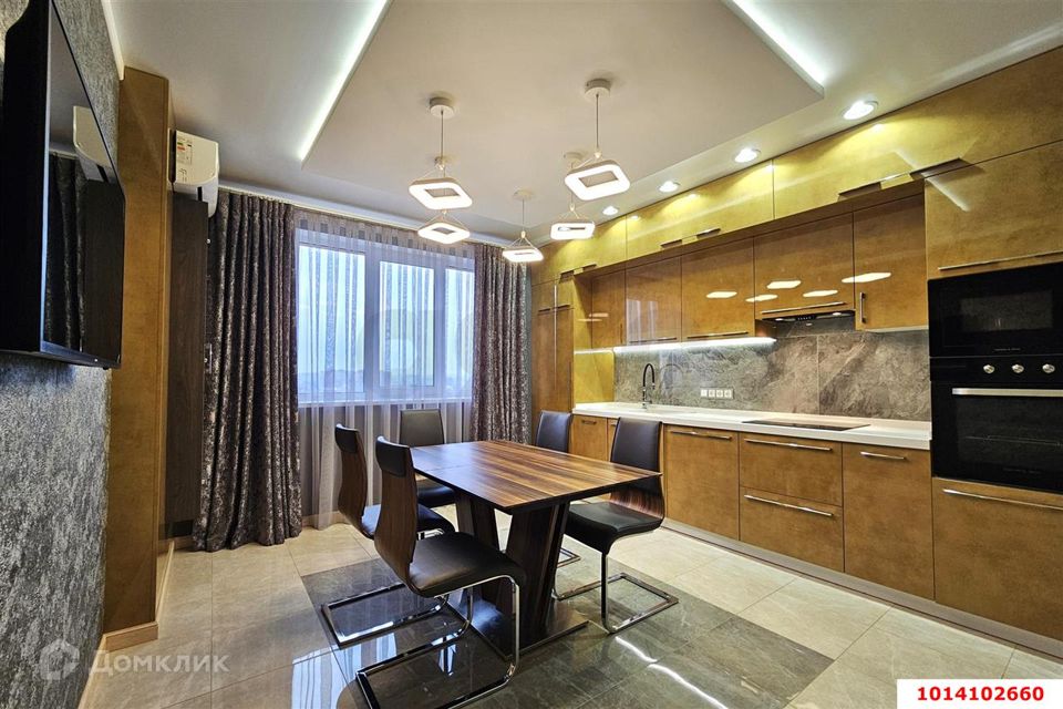 Продаётся 2-комнатная квартира, 82 м²