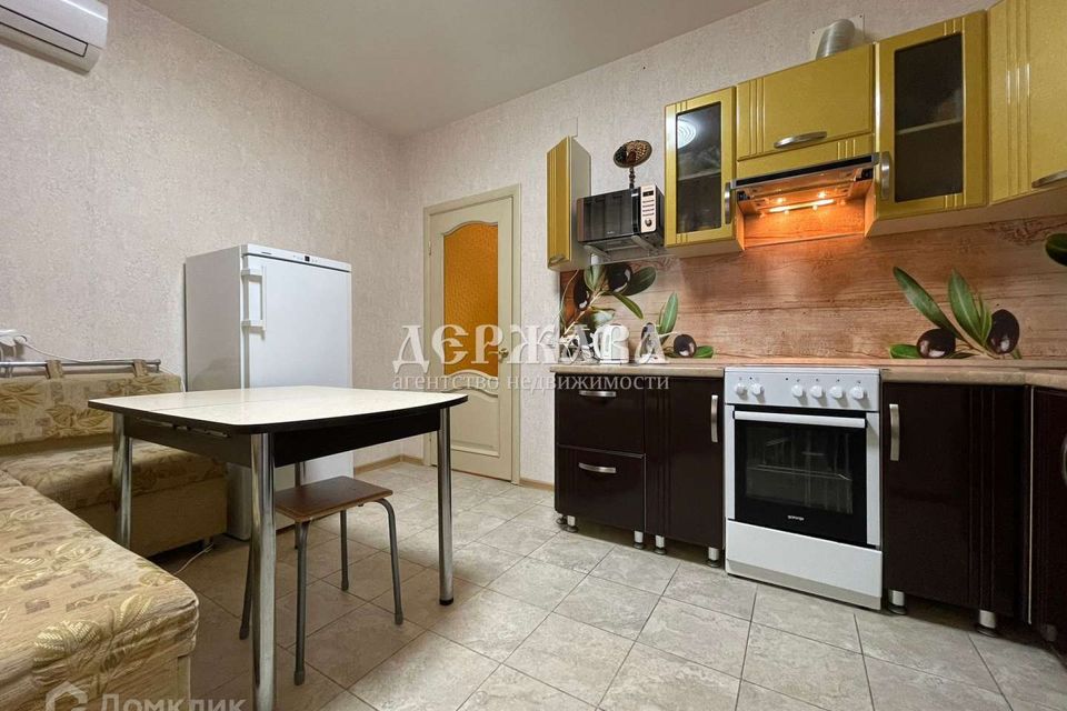 Продаётся 1-комнатная квартира, 53 м²