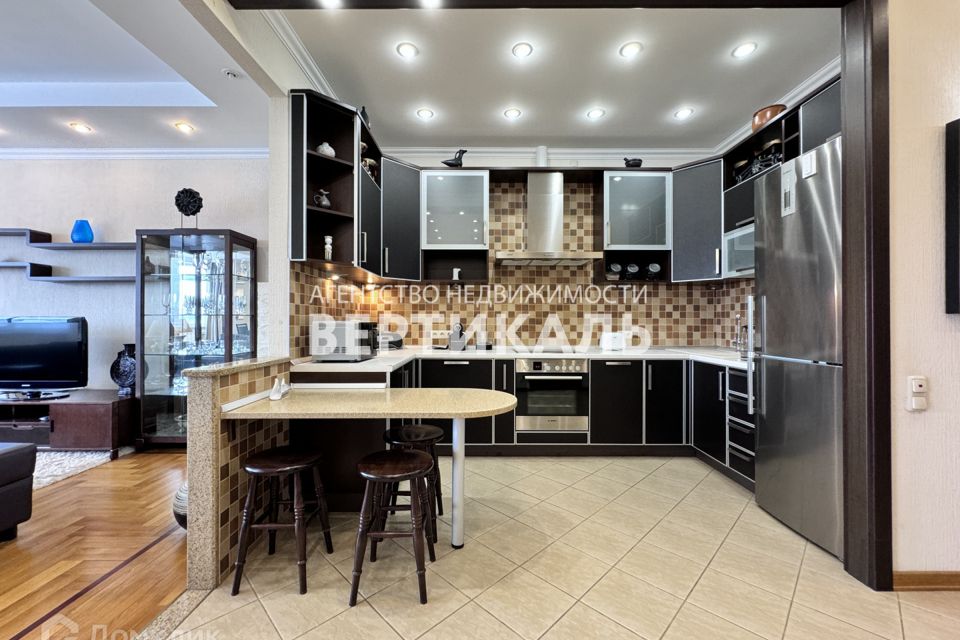 Сдаётся 2-комнатная квартира, 102 м²