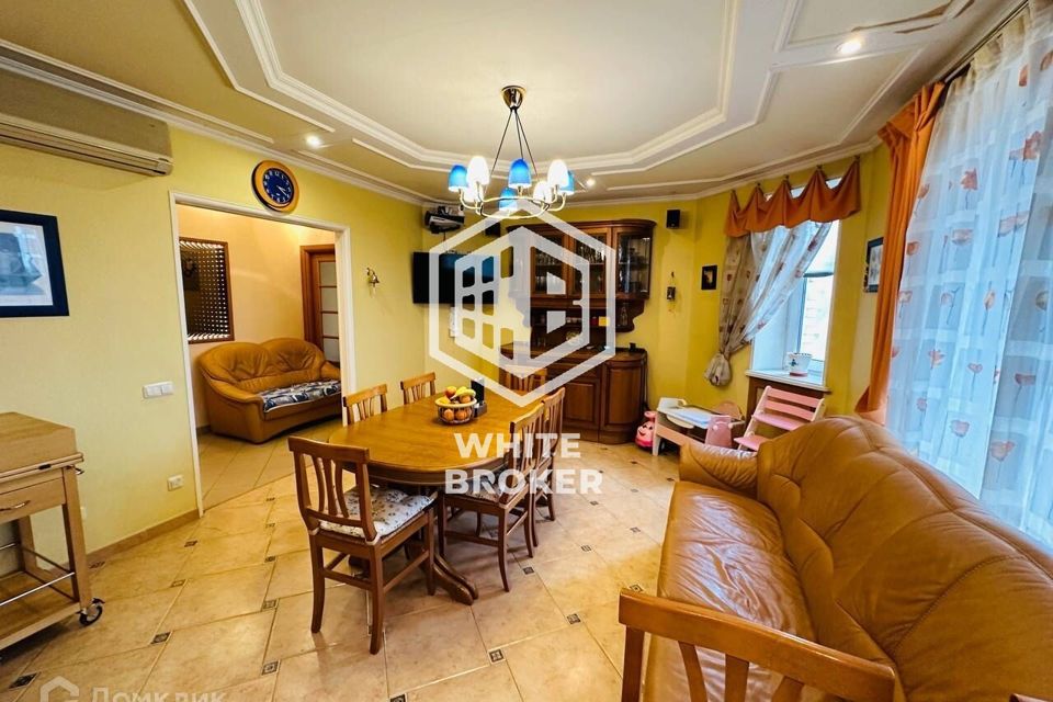 Продаётся 4-комнатная квартира, 119.4 м²
