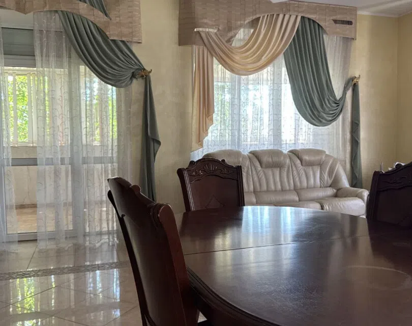 Продаётся 3-этажный дом, 448 м²