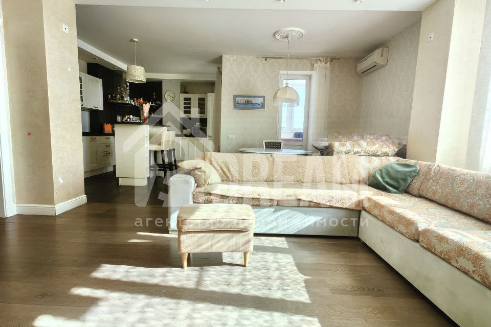 Продаётся 3-комнатная квартира, 105 м²