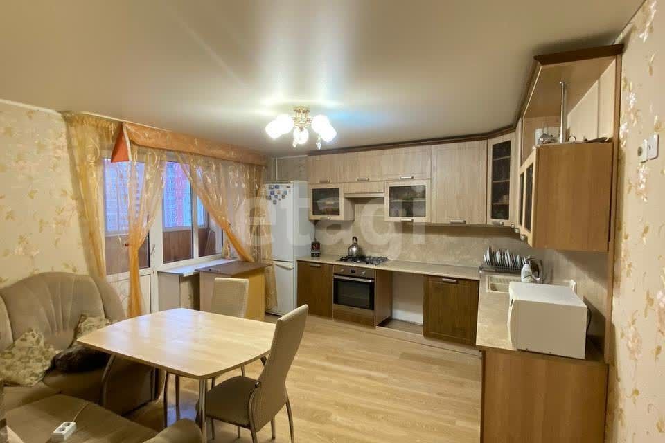 Продаётся 3-комнатная квартира, 100 м²