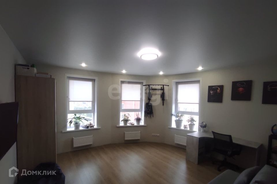 Продаётся 2-комнатная квартира, 77.4 м²