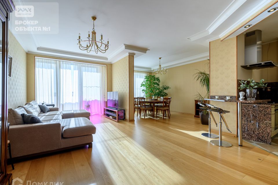 Продаётся 4-комнатная квартира, 173.4 м²