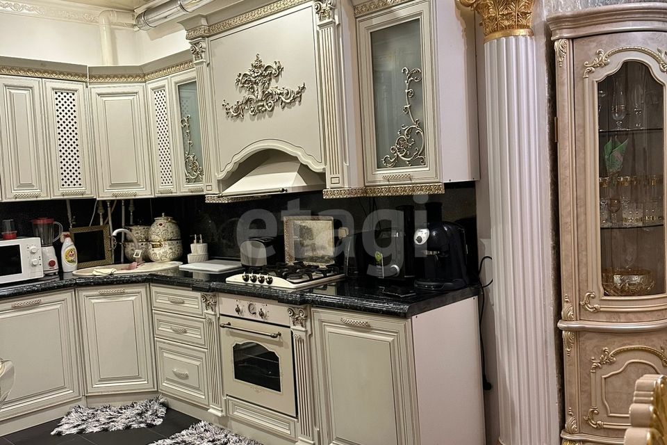 Продаётся 5-комнатная квартира, 141.5 м²