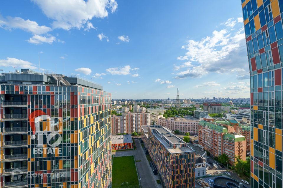 Продаётся 4-комнатная квартира, 140 м²