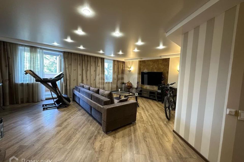 Продаётся 1-комнатная квартира, 107 м²