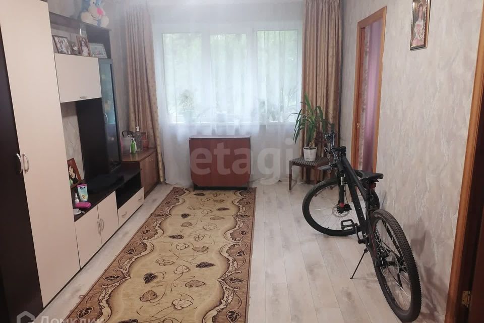 Продаётся 4-комнатная квартира, 62 м²