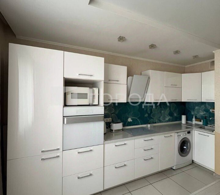 Сдаётся 2-комнатная квартира, 77 м²