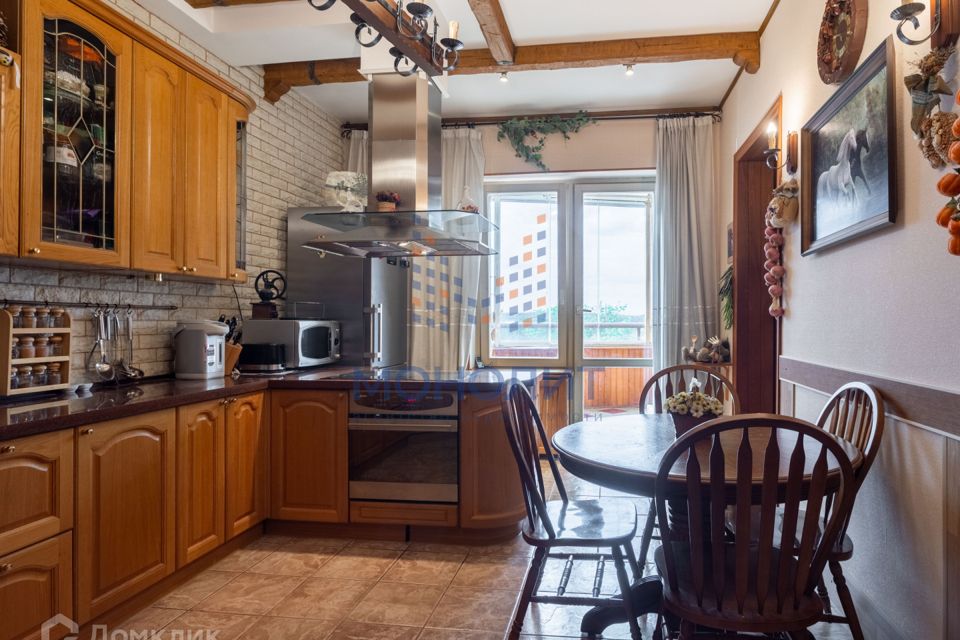 Продаётся 3-комнатная квартира, 127 м²