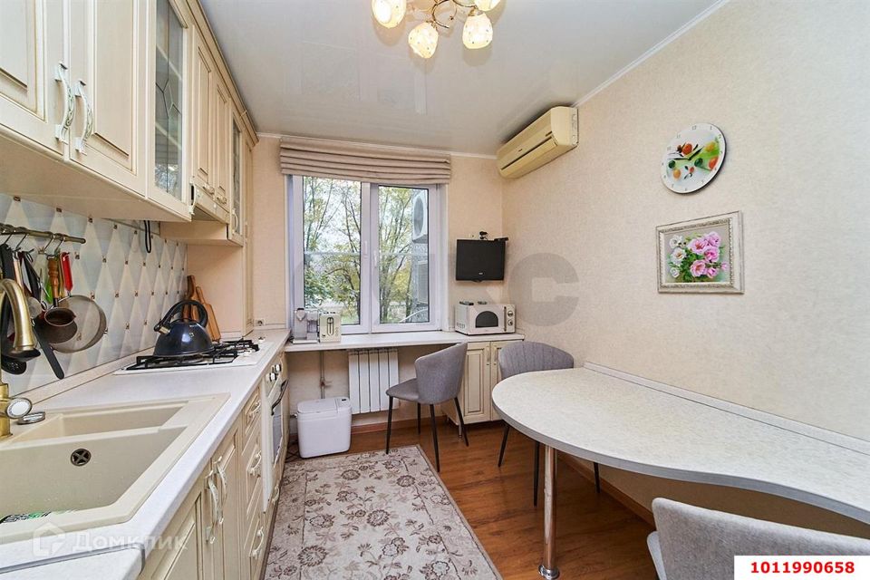 Продаётся 4-комнатная квартира, 79 м²